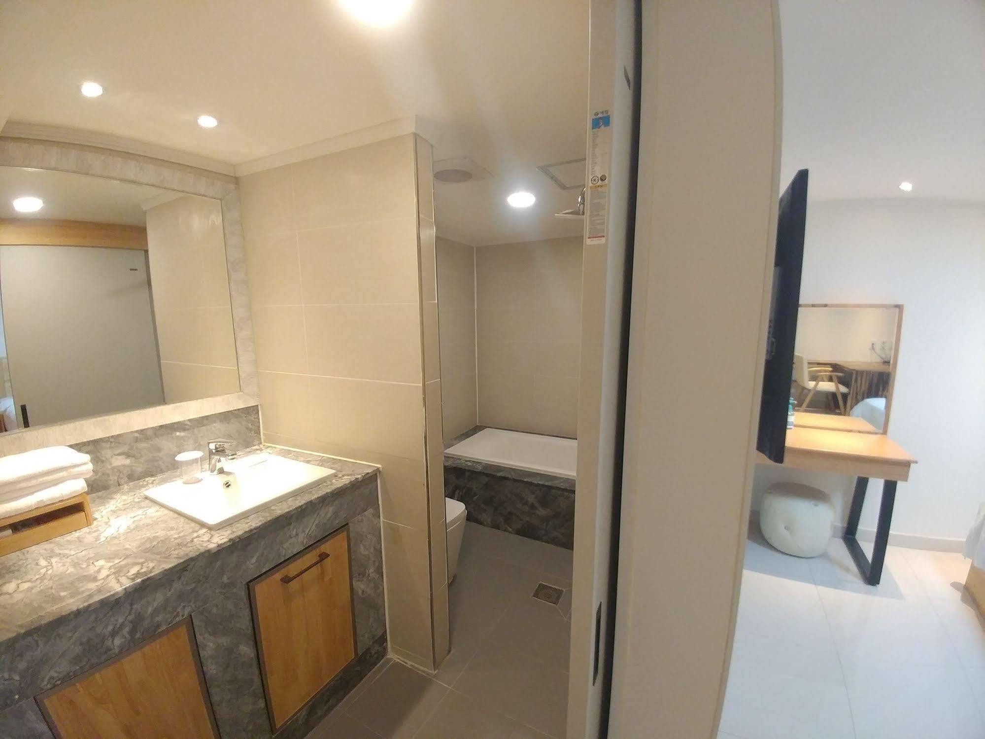I.Y Hotel 水原市 外观 照片